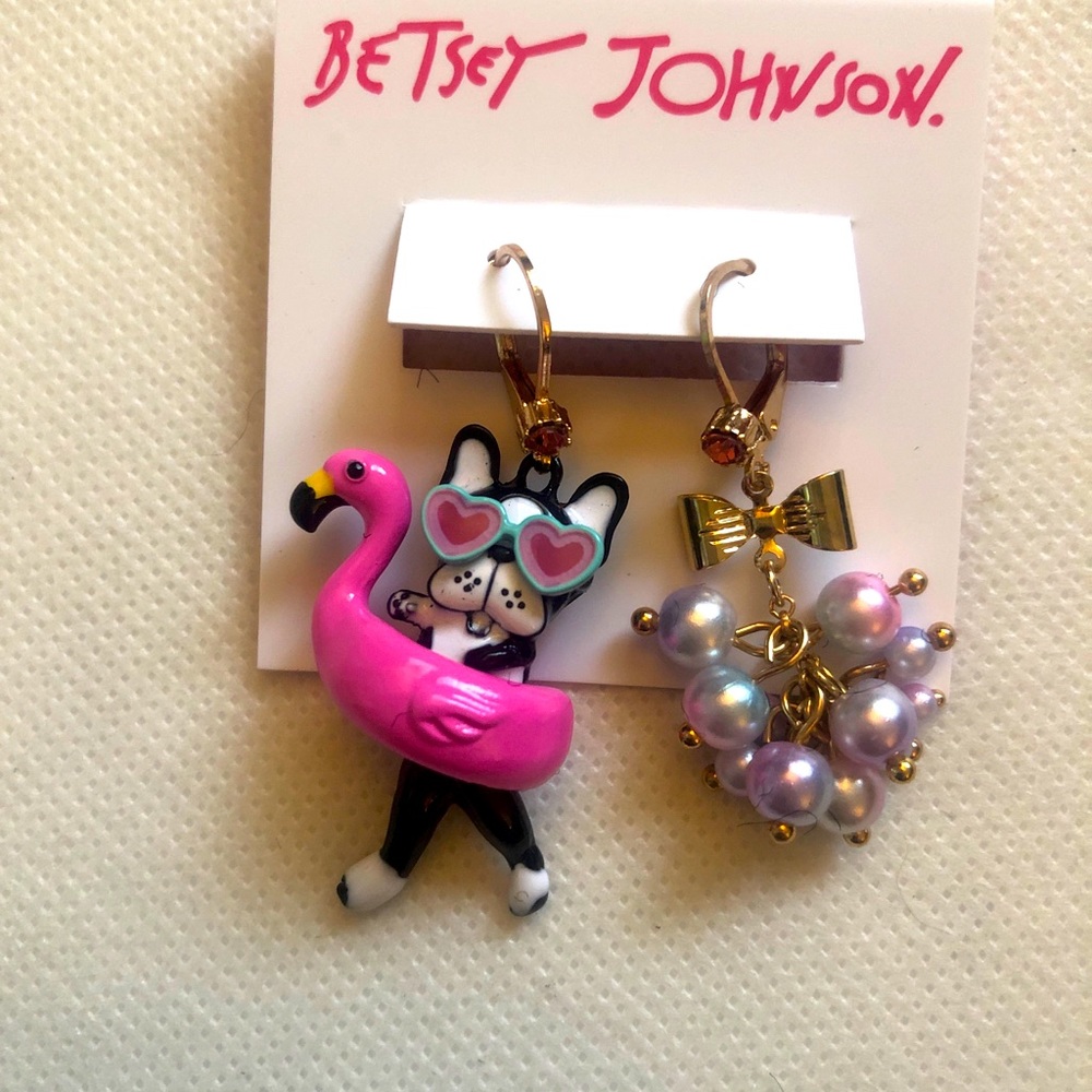 Betsey Johnson Gold Tone Betsey’s Beach Dog In Float Mismatch Drop Earrings NWT